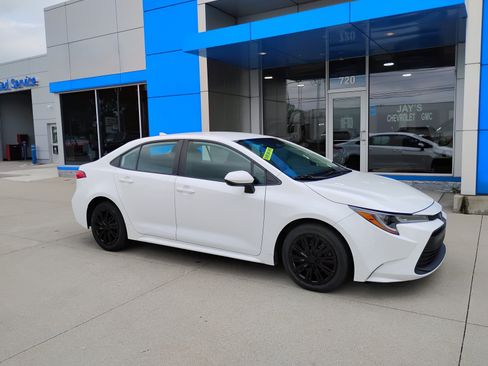 Used 2024 Toyota Corolla LE FWD image 4