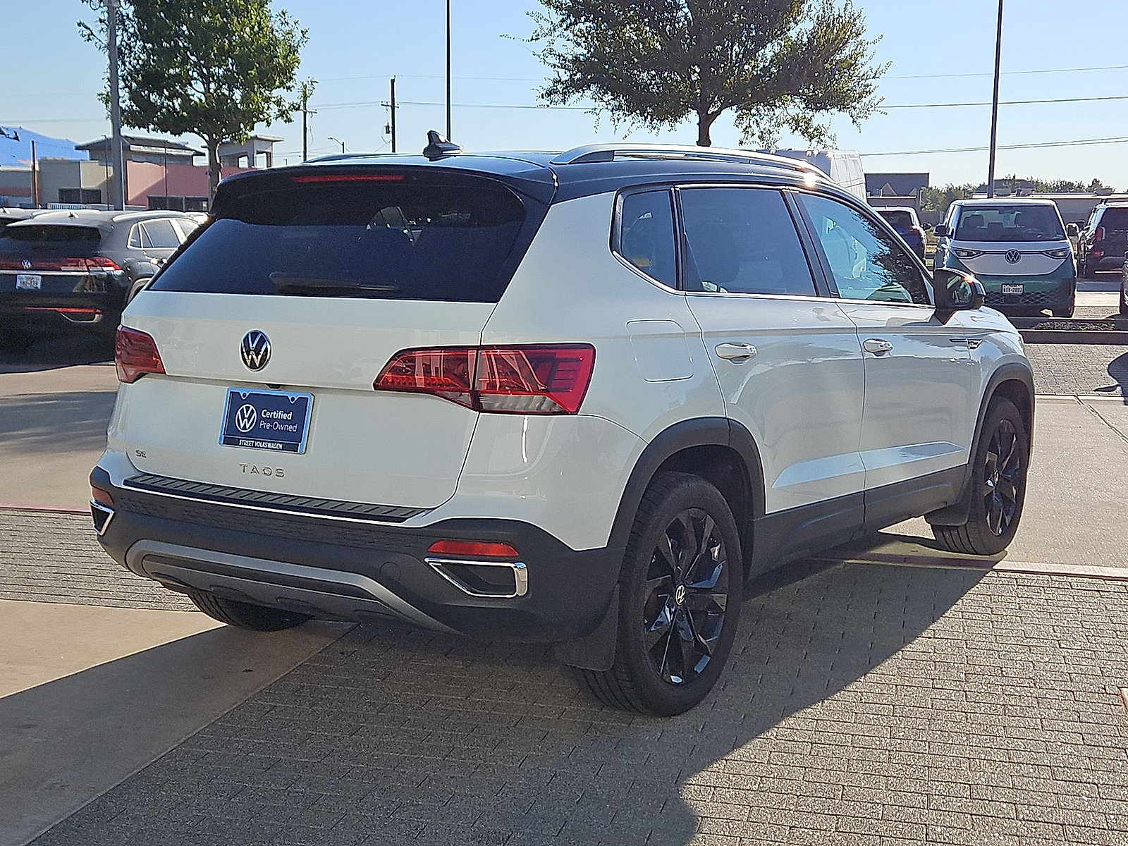 Certified 2024 Volkswagen Taos SE w/ Panoramic Sunroof Package FWD image 8