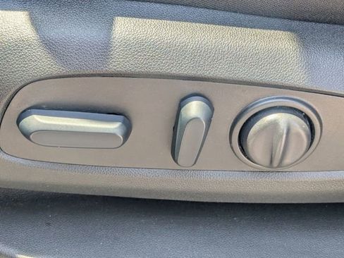 Used 2024 Chevrolet Equinox LT FWD image 15