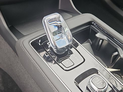 New 2026 Volvo XC90 B5 Plus w/ Protection Package Premier image 18