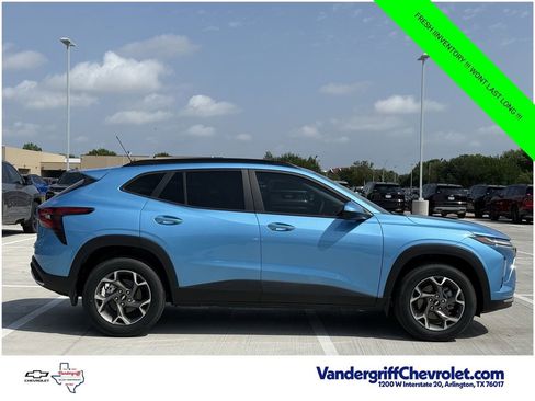 New 2026 Chevrolet Trax LT w/ Driver Confidence Package FWD image 3
