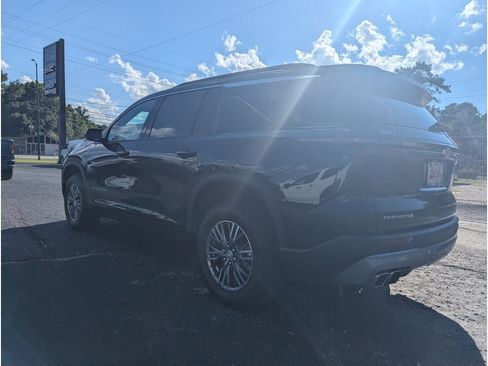 Used 2026 Chevrolet Traverse LT FWD image 5