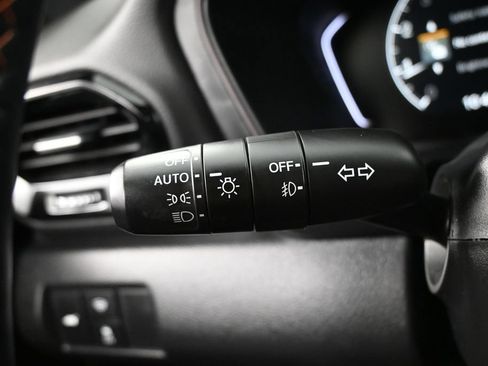 Used 2025 Honda Pilot TrailSport image 18