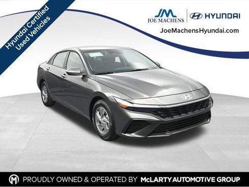 Used 2025 Hyundai Elantra SE FWD image 2