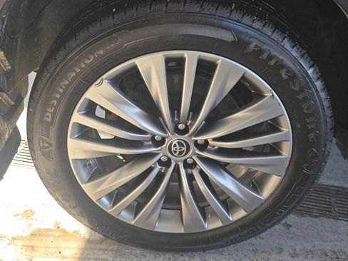 Used 2021 Toyota Highlander Platinum image 12