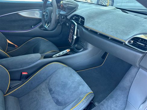 Used 2025 McLaren Artura Spider image 16