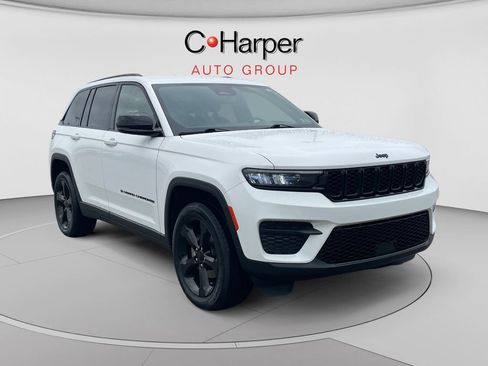 Used 2023 Jeep Grand Cherokee Altitude AWD/4WD image 1