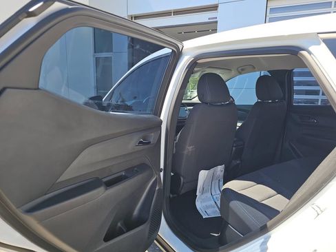 New 2027 Chevrolet Bolt LT w/ Comfort Package FWD image 18
