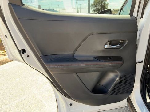 Used 2025 Nissan Kicks SR w/ SR Premium Package AWD/4WD image 27