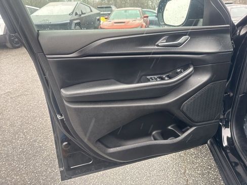 Used 2024 Jeep Grand Cherokee L Altitude image 25