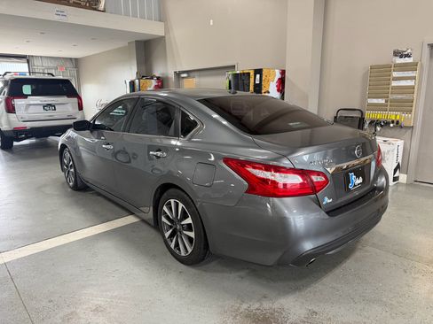 Used 2017 Nissan Altima 2.5 SV FWD image 5