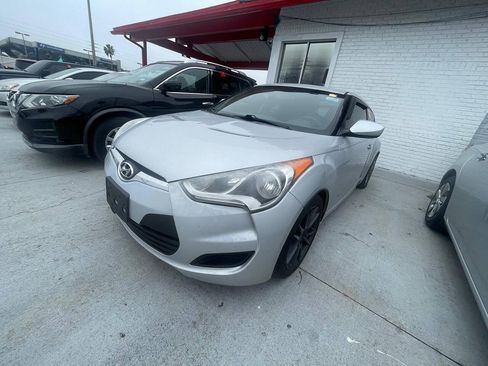 Used 2014 Hyundai Veloster FWD image 5
