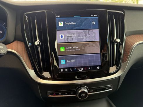 Used 2025 Volvo V60 B5 Cross Country Plus image 18