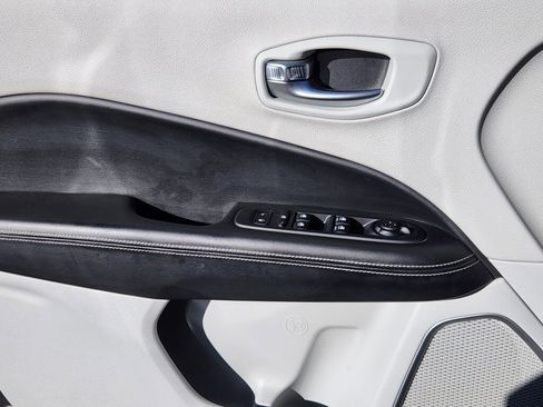 Used 2018 Jeep Compass Latitude image 7