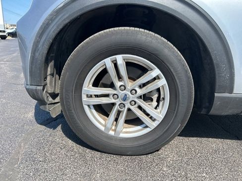 Used 2023 Ford Explorer XLT w/ Equipment Group 202A image 18