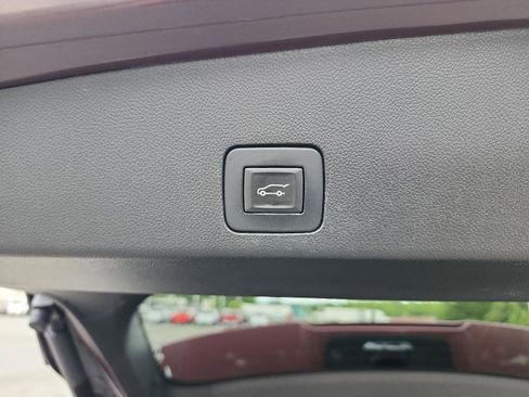 Certified 2022 Buick Encore GX Essence w/ Advanced Technology Package FWD image 9