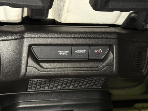 Used 2024 Jeep Wrangler Unlimited Sahara AWD/4WD image 29