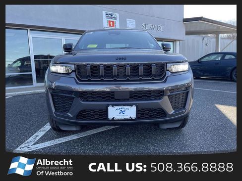 New 2026 Jeep Grand Cherokee Altitude AWD/4WD image 8
