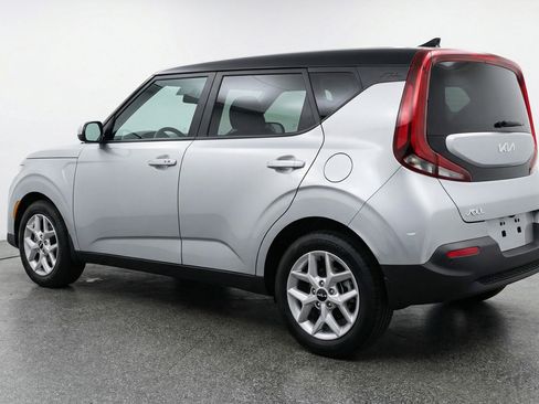 Used 2025 Kia Soul LX w/ LX Technology Package FWD image 6