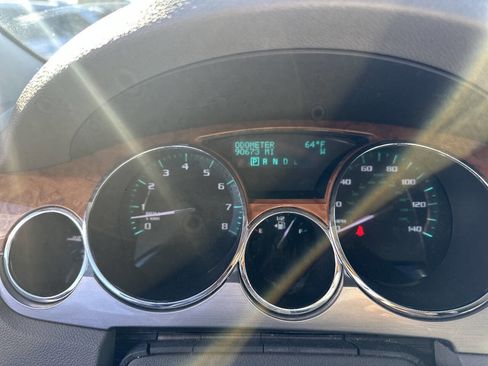 Used 2011 Buick Enclave CXL image 24