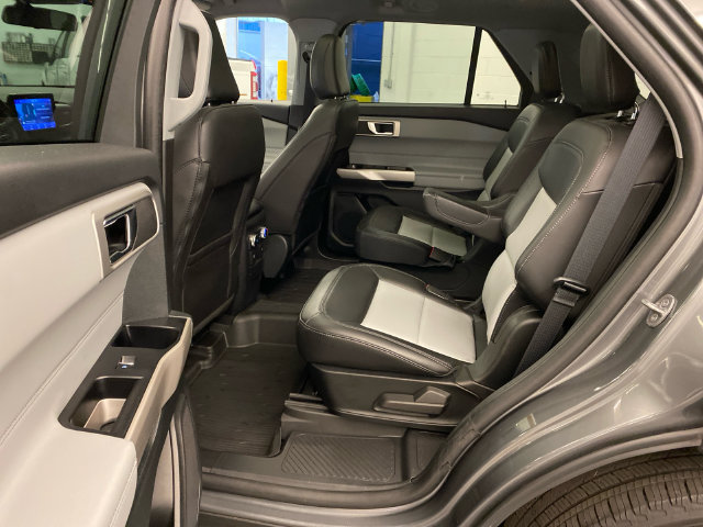 Used 2023 Ford Explorer XLT w/ Equipment Group 202A AWD/4WD image 28