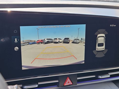 Used 2024 Hyundai Elantra Limited FWD image 19