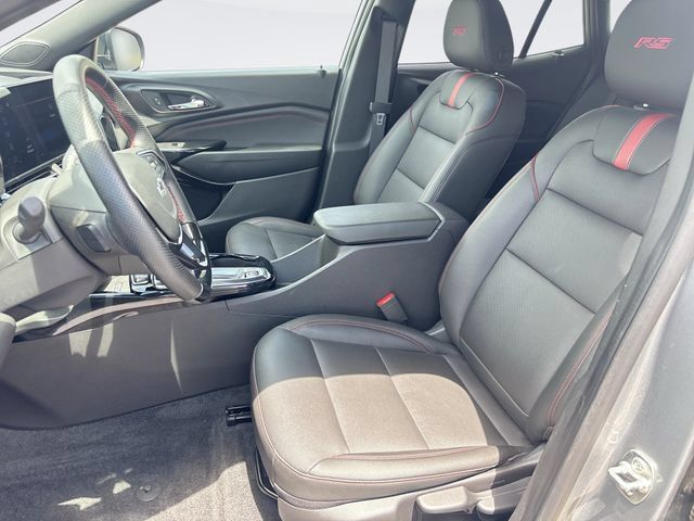 Used 2024 Chevrolet Trax RS w/ Sunroof Package FWD image 11