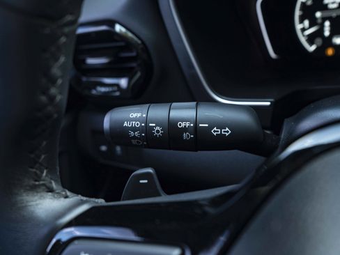 Used 2025 Honda Pilot Touring image 24