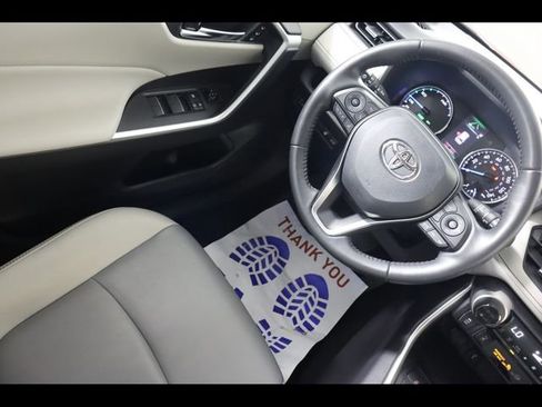Used 2022 Toyota RAV4 XLE Premium AWD/4WD image 19