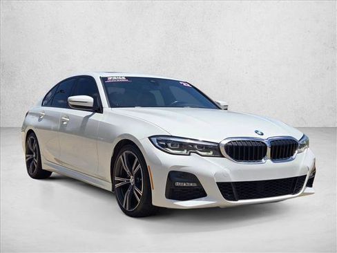 Used 2022 BMW 330i Sedan w/ M Sport Package RWD image 3