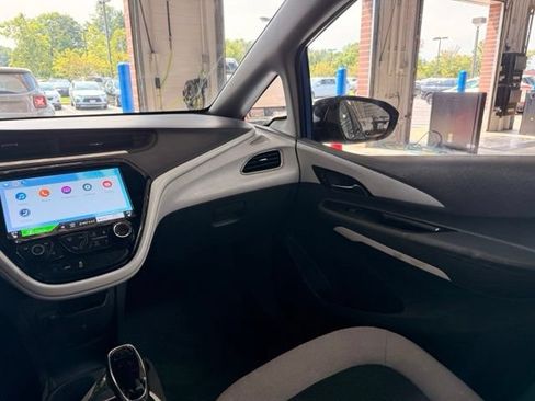 Used 2017 Chevrolet Bolt LT FWD image 21
