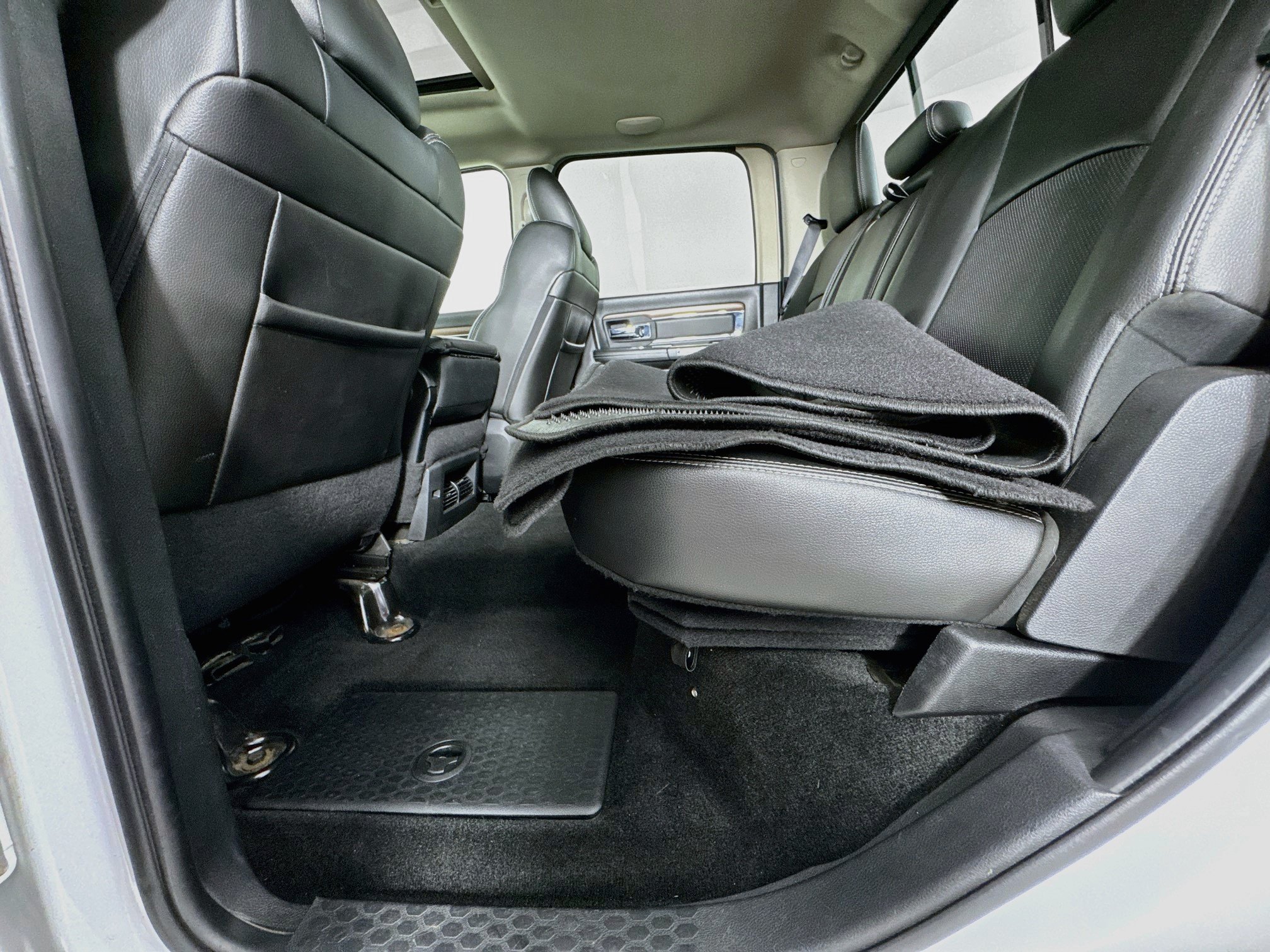 Used 2014 RAM 1500 Laramie w/ Convenience Group AWD/4WD image 25