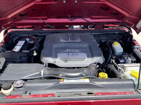 Used 2012 Jeep Wrangler Unlimited Sport w/ Connectivity Group AWD/4WD image 9