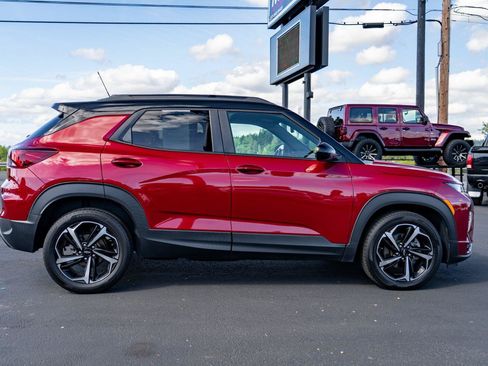 Used 2021 Chevrolet TrailBlazer RS w/ Technology Package FWD image 9