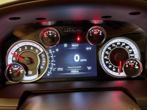 Used 2018 RAM 3500 Laramie RWD image 7