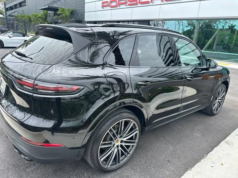Certified 2023 Porsche Cayenne Platinum Edition AWD/4WD image 5