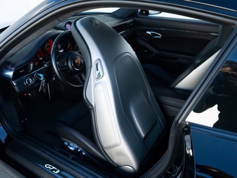 Used 2018 Porsche 911 GT3 RWD image 32