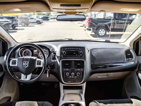 Used 2016 Dodge Grand Caravan SXT w/ Rear Park Assist Package image 10