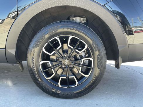 Certified 2023 Hyundai Santa Cruz SEL w/ Activity Package image 4