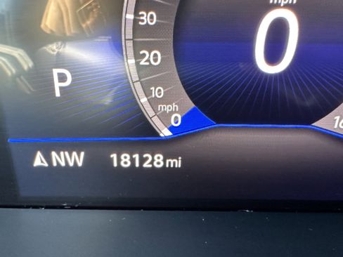 Used 2024 Volkswagen Taos SE w/ Panoramic Sunroof Package image 23