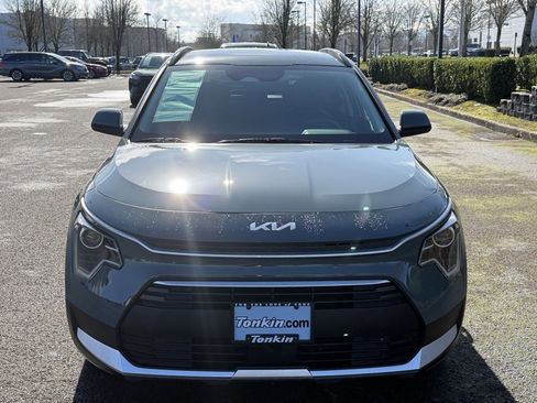 Used 2025 Kia Niro EX image 3