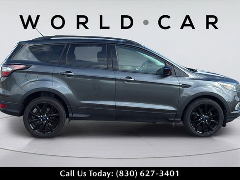 Used 2017 Ford Escape SE w/ Equipment Group 201A FWD image 15