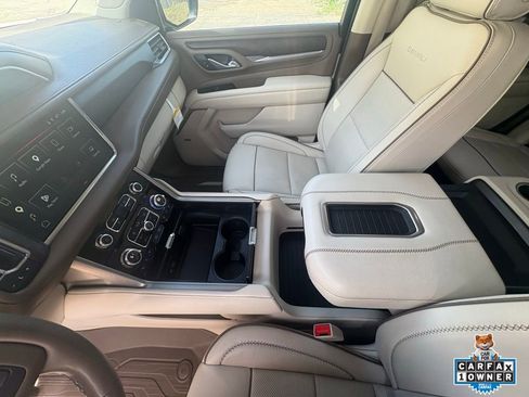 Used 2023 GMC Yukon Denali w/ Denali Reserve Package image 22