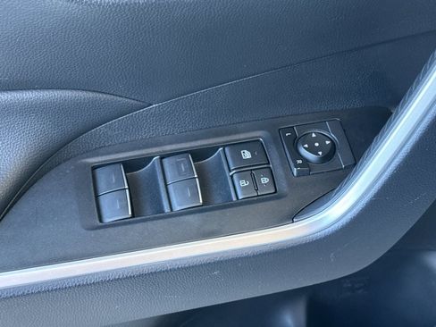 Used 2025 Toyota RAV4 XLE AWD/4WD image 13