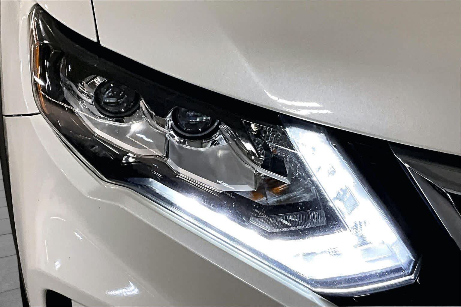 Used 2019 Nissan Rogue SL w/ Premium Package AWD/4WD image 30
