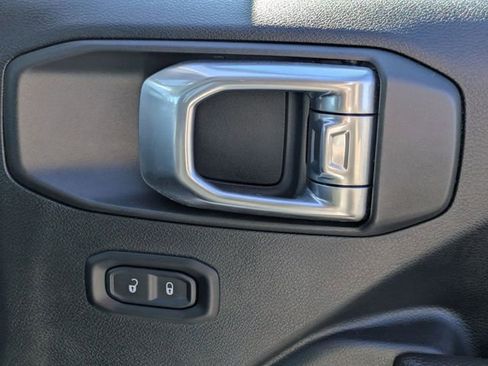 Used 2022 Jeep Gladiator Sport image 37