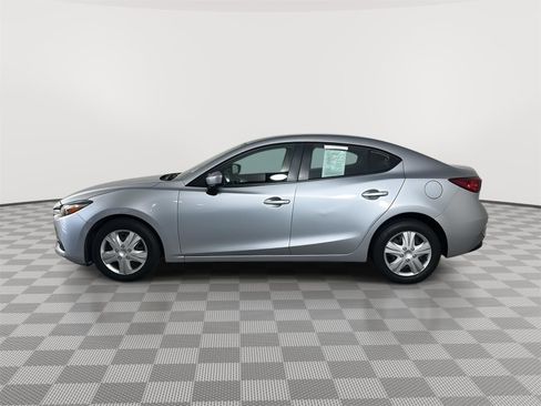 Used 2018 MAZDA MAZDA3 Sport FWD image 4