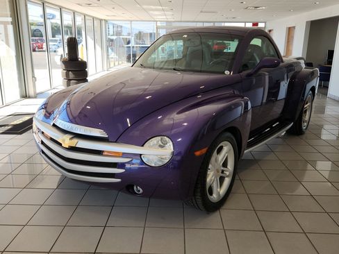 Used 2004 Chevrolet SSR w/ Preferred Equipment Group image 17