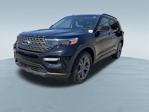 Certified 2023 Ford Explorer XLT w/ Equipment Group 202A AWD/4WD image 9