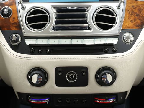 Used 2015 Rolls-Royce Ghost image 38